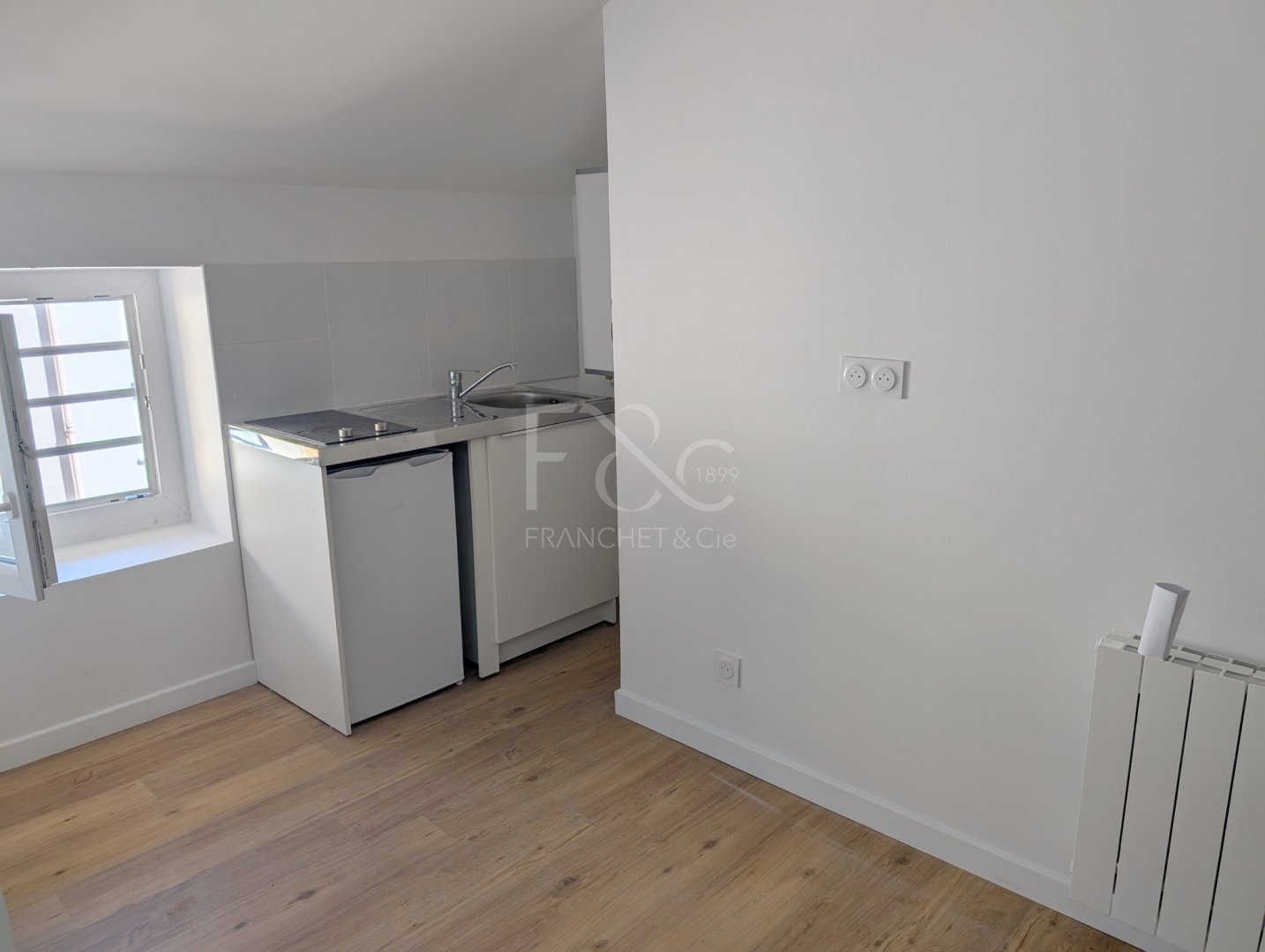 APPARTEMENT T1 A LOUER - LYON 7EME ARRONDISSEMENT - 16.35 m2 - 595 &euro; charges comprises par mois