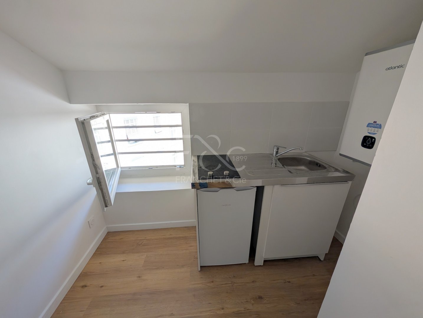 APPARTEMENT T1 A LOUER - LYON 7EME ARRONDISSEMENT - 16.35 m2 - 595 &euro; charges comprises par mois
