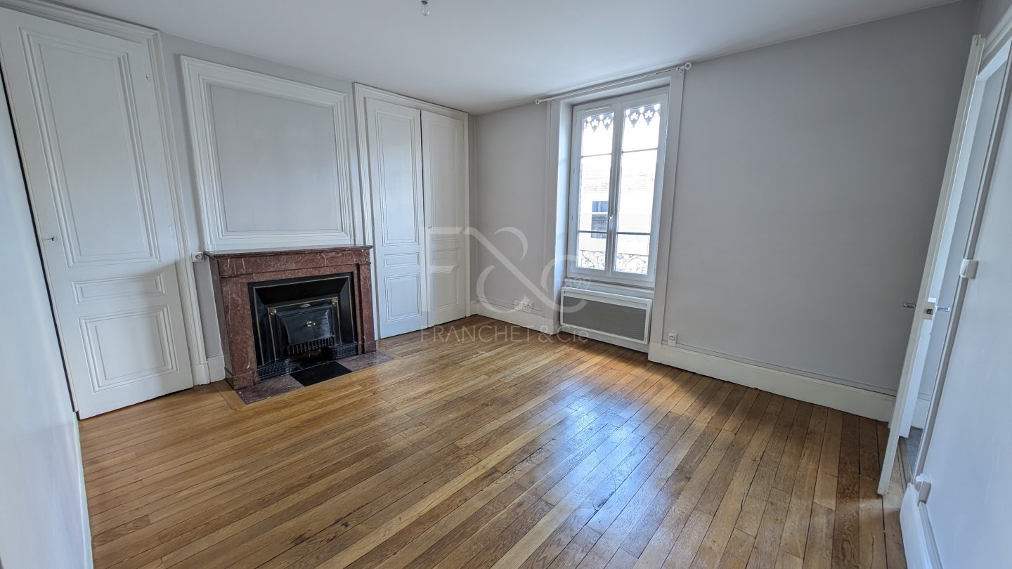 APPARTEMENT T1 A LOUER - LYON 7EME ARRONDISSEMENT - 50.99 m2 - 775 &euro; charges comprises par mois