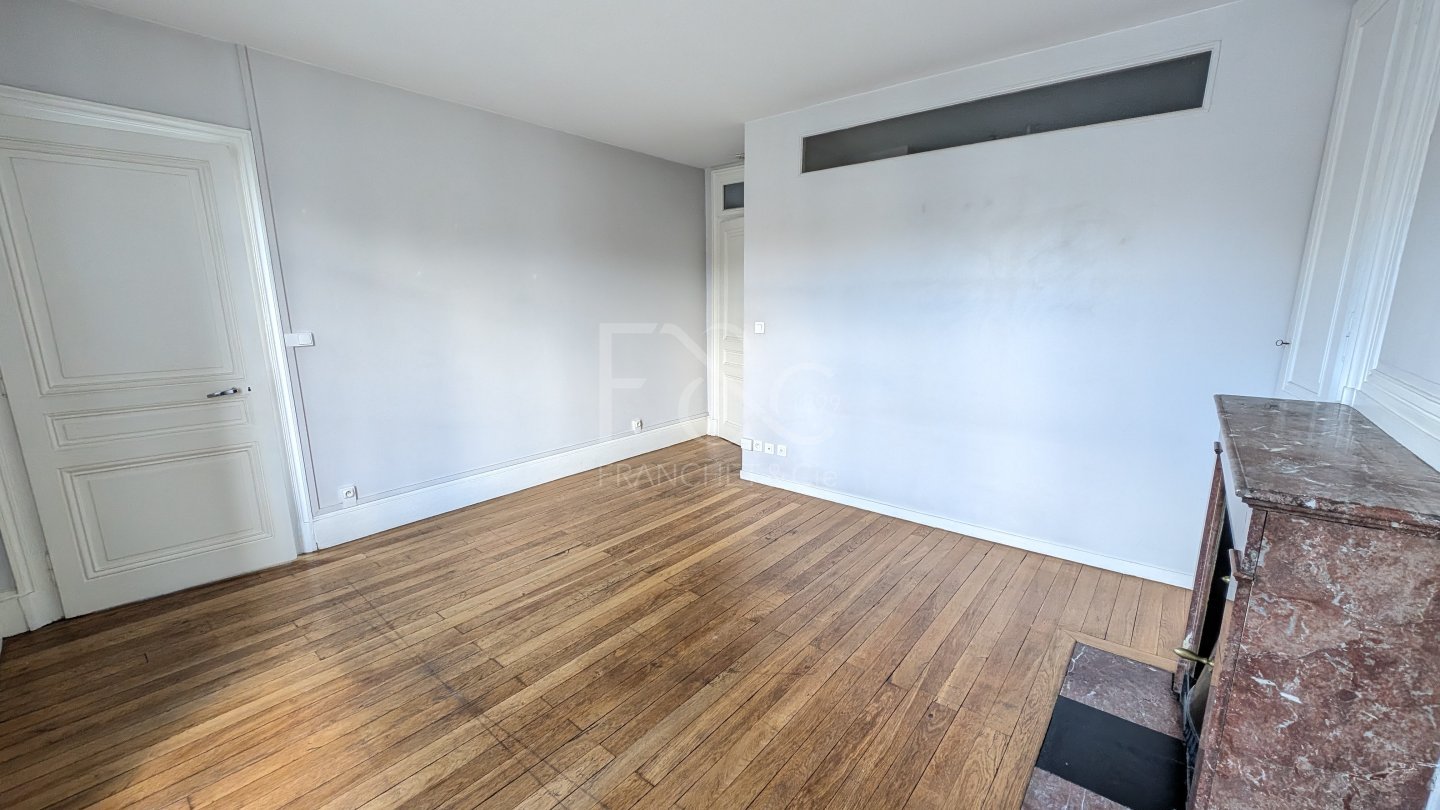 APPARTEMENT T1 A LOUER - LYON 7EME ARRONDISSEMENT - 50.99 m2 - 775 &euro; charges comprises par mois