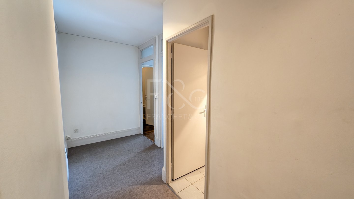 APPARTEMENT T1 A LOUER - LYON 7EME ARRONDISSEMENT - 50.99 m2 - 775 &euro; charges comprises par mois