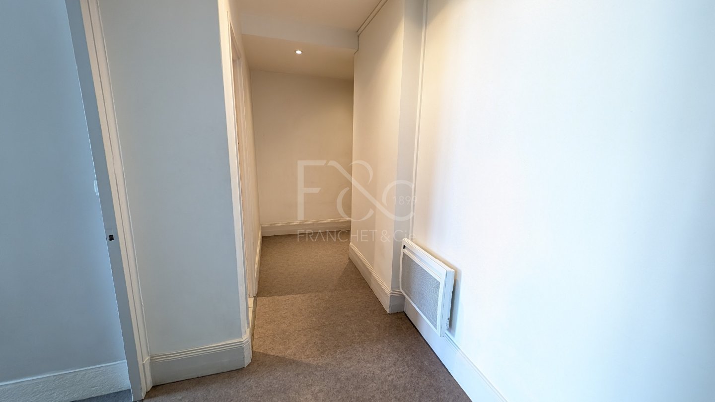 APPARTEMENT T1 A LOUER - LYON 7EME ARRONDISSEMENT - 50.99 m2 - 775 &euro; charges comprises par mois