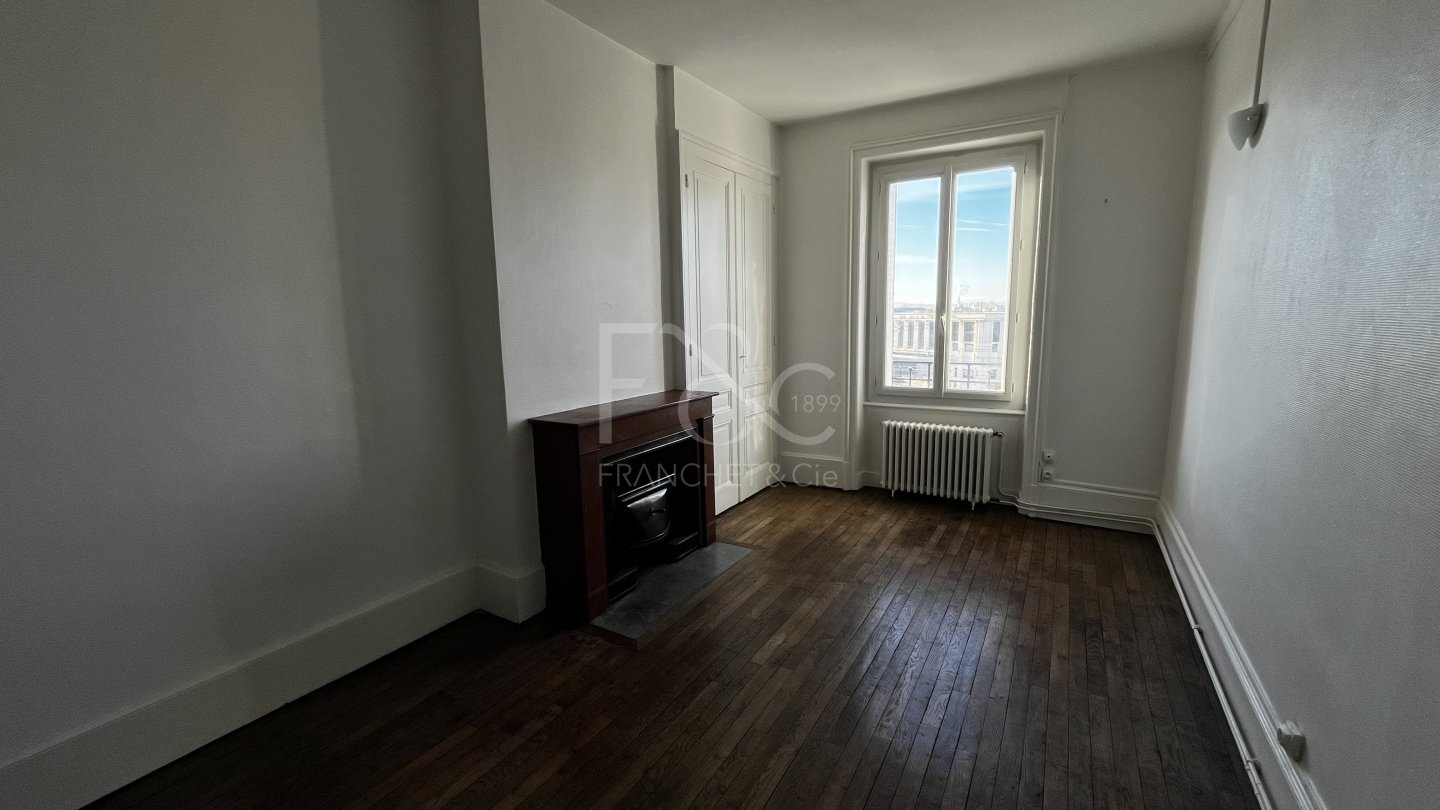 APPARTEMENT T1 A LOUER - LYON 7EME ARRONDISSEMENT - 41.72 m2 - 778€ charges comprises par mois