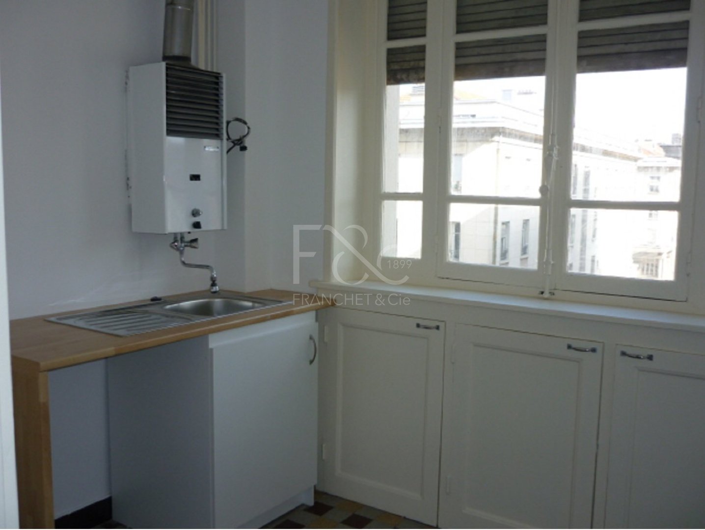APPARTEMENT T1 A LOUER - LYON 7EME ARRONDISSEMENT - 35.13 m2 - 630€ charges comprises par mois