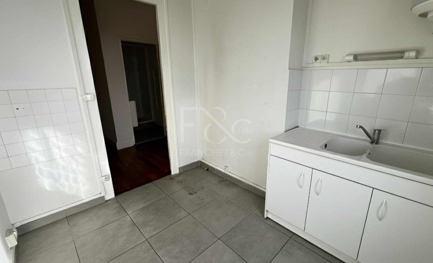 APPARTEMENT T1 A LOUER - LYON 7EME ARRONDISSEMENT - 38.52 m2 - 715�&euro; charges comprises par mois