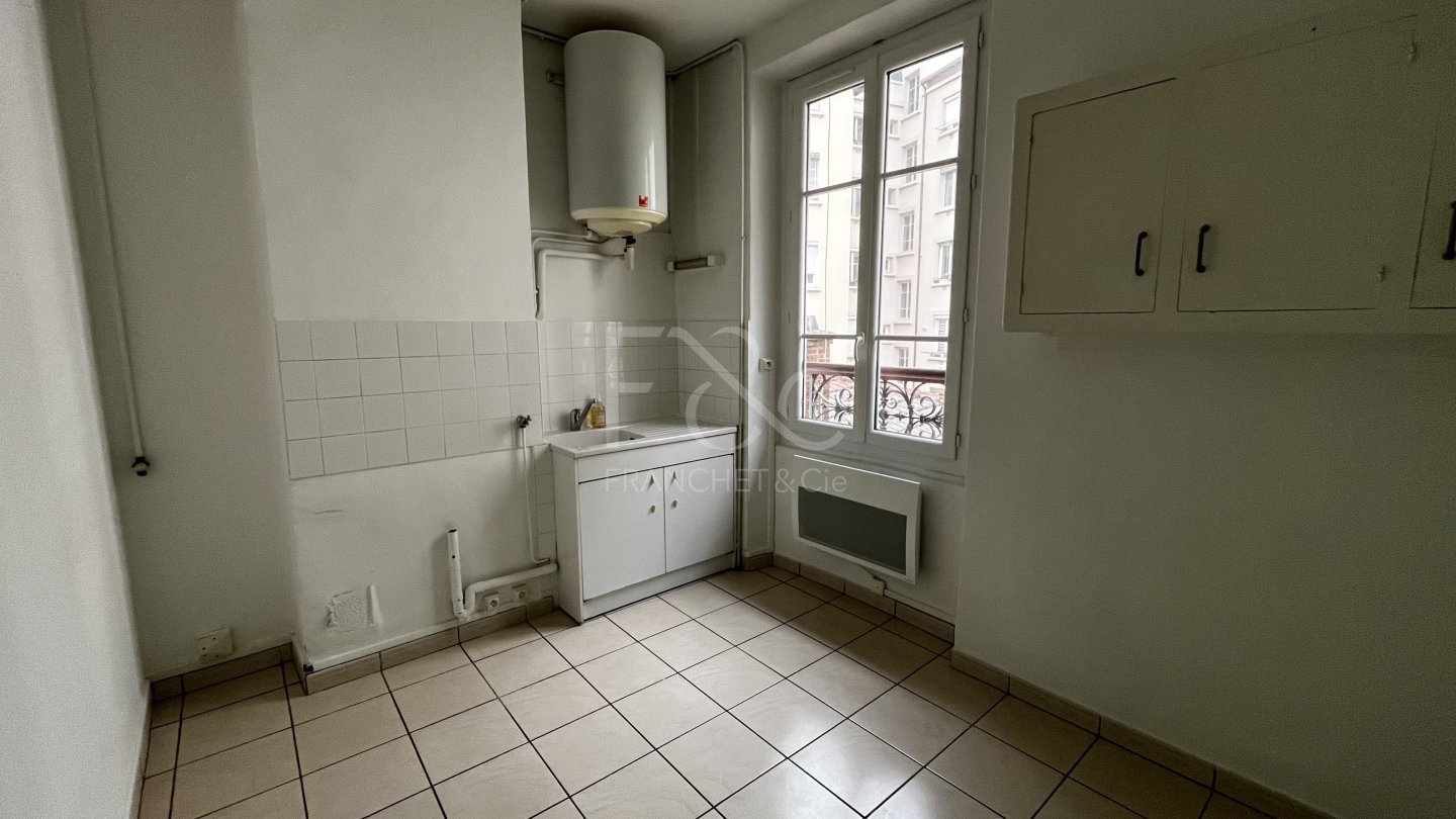 APPARTEMENT T1 A LOUER - LYON 7EME ARRONDISSEMENT - 32.8 m2 - 598�&euro; charges comprises par mois