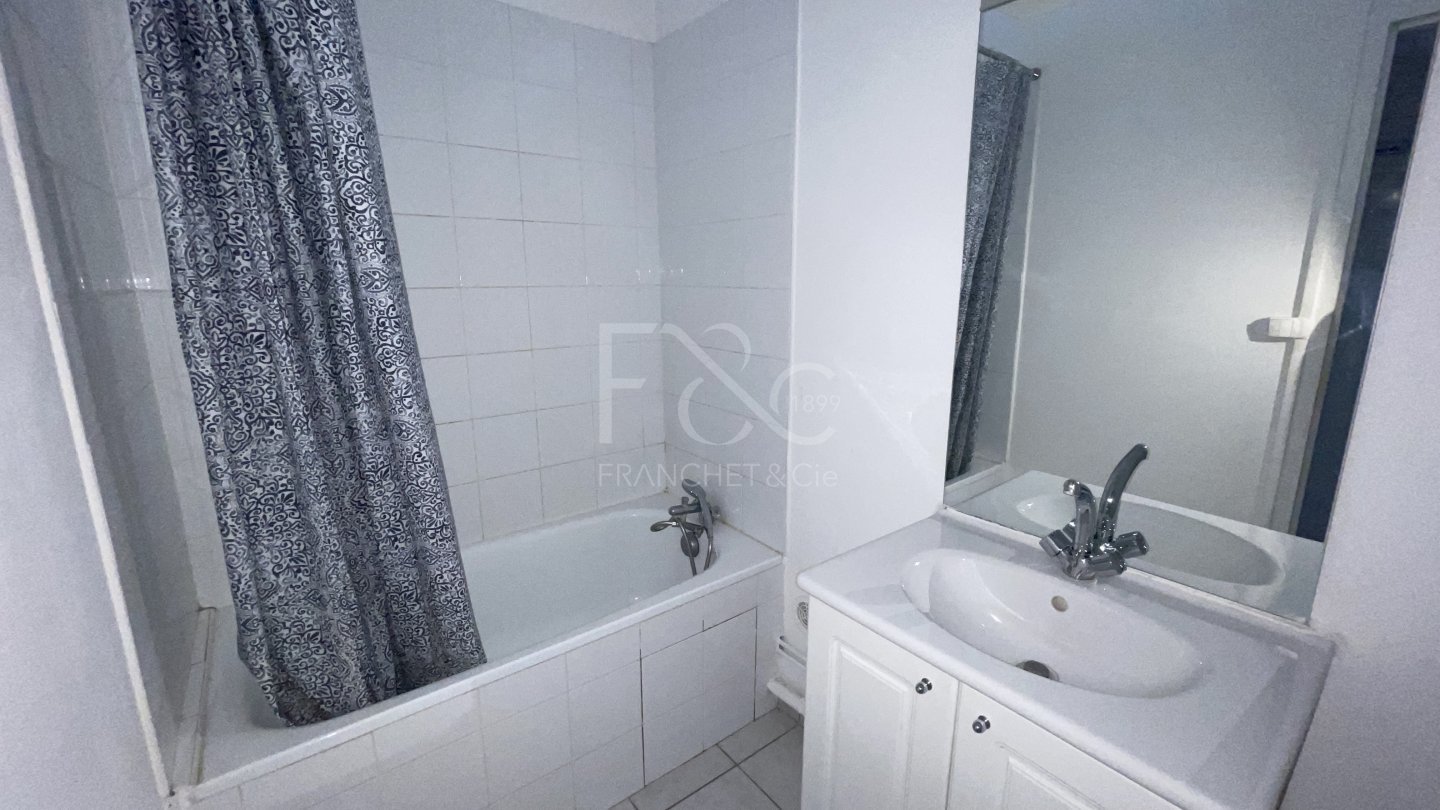 APPARTEMENT T1 A LOUER - LYON 7EME ARRONDISSEMENT - 51.07 m2 - 738�&euro; charges comprises par mois