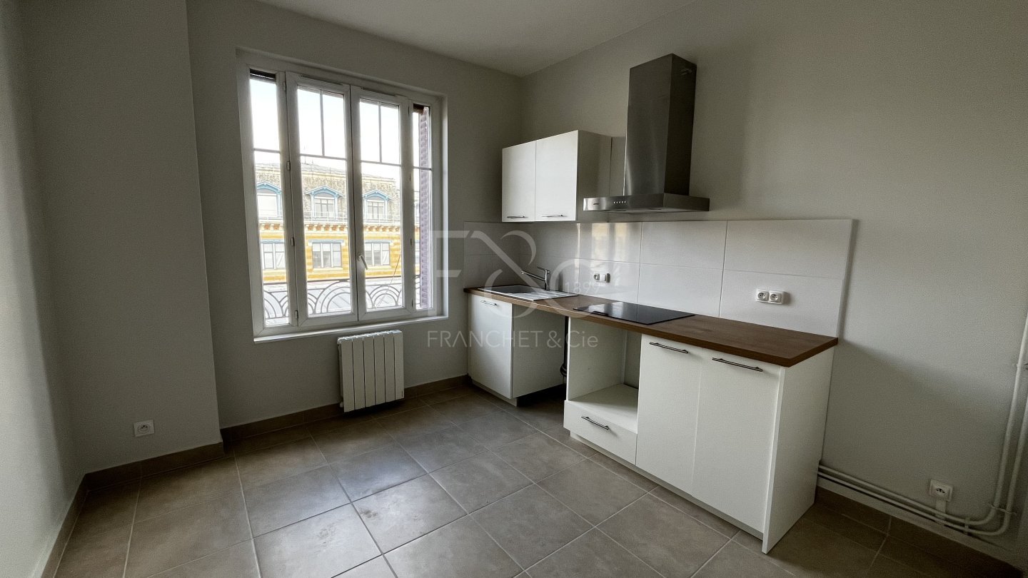 APPARTEMENT T1 A LOUER - LYON 8EME ARRONDISSEMENT - 34.35 m2 - 742�&euro; charges comprises par mois