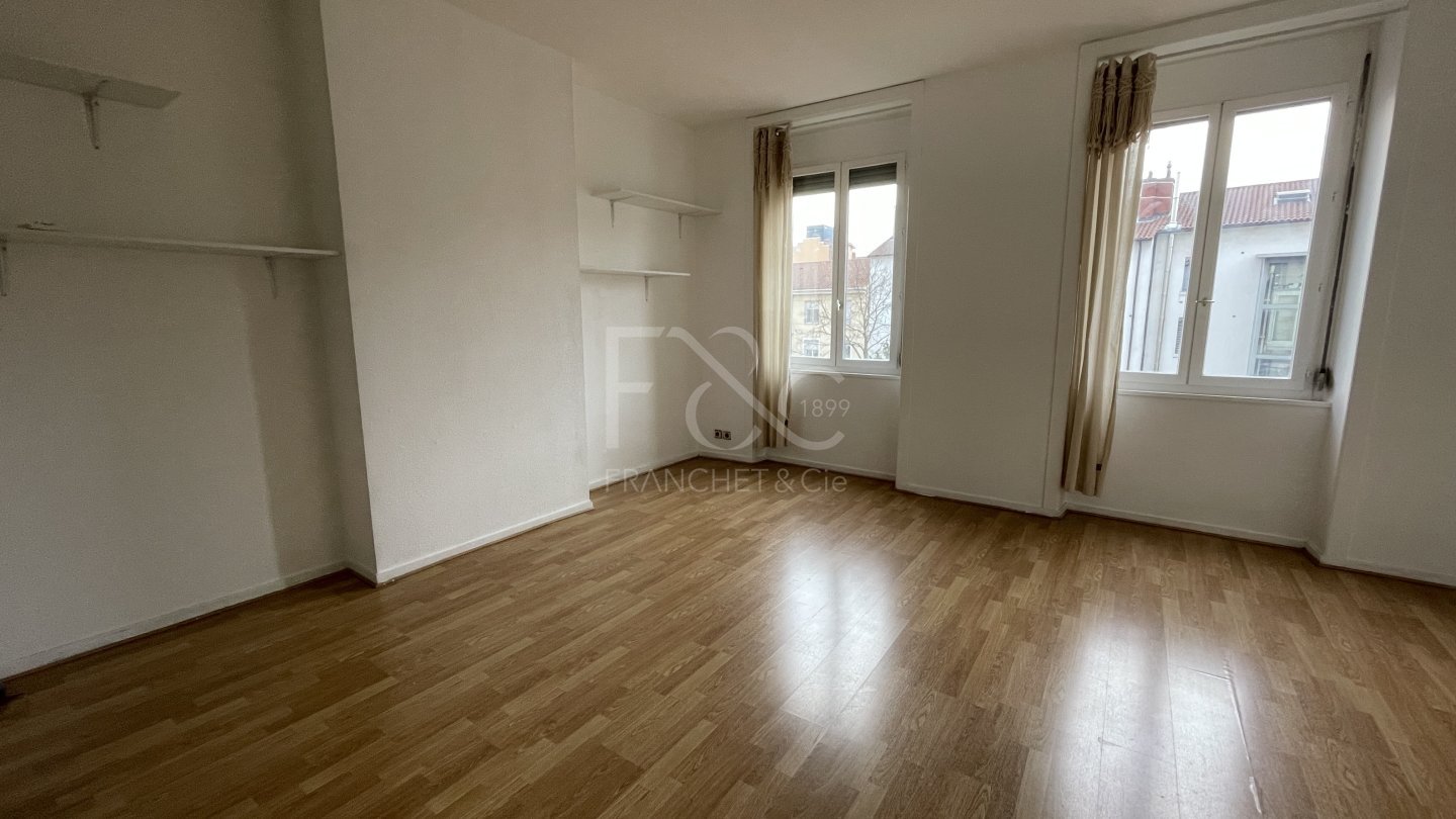 APPARTEMENT T1 A LOUER - VILLEURBANNE - 34.88 m2 - 572 &euro; charges comprises par mois
