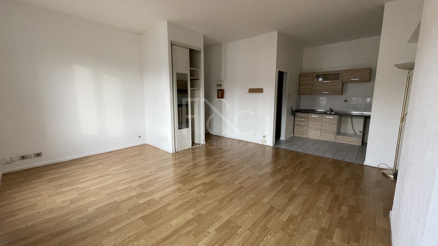 APPARTEMENT T1 A LOUER - VILLEURBANNE - 34.88 m2 - 572 &euro; charges comprises par mois