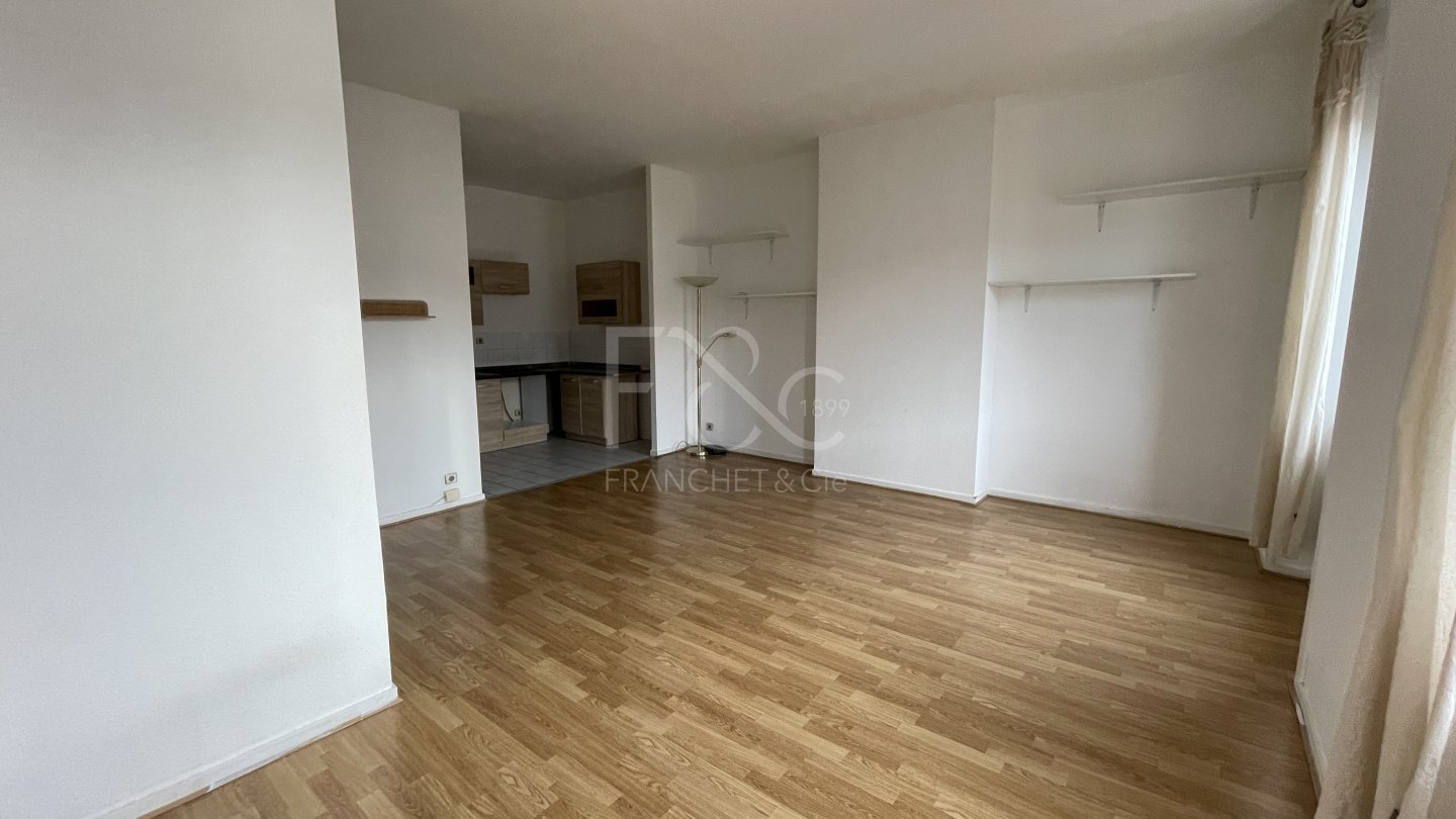 APPARTEMENT T1 A LOUER - VILLEURBANNE - 34.88 m2 - 572 &euro; charges comprises par mois