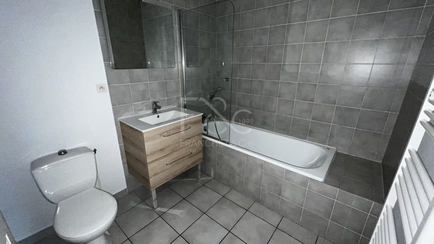 APPARTEMENT T1 A LOUER - VILLEURBANNE - 41.02 m2 - 621�&euro; charges comprises par mois