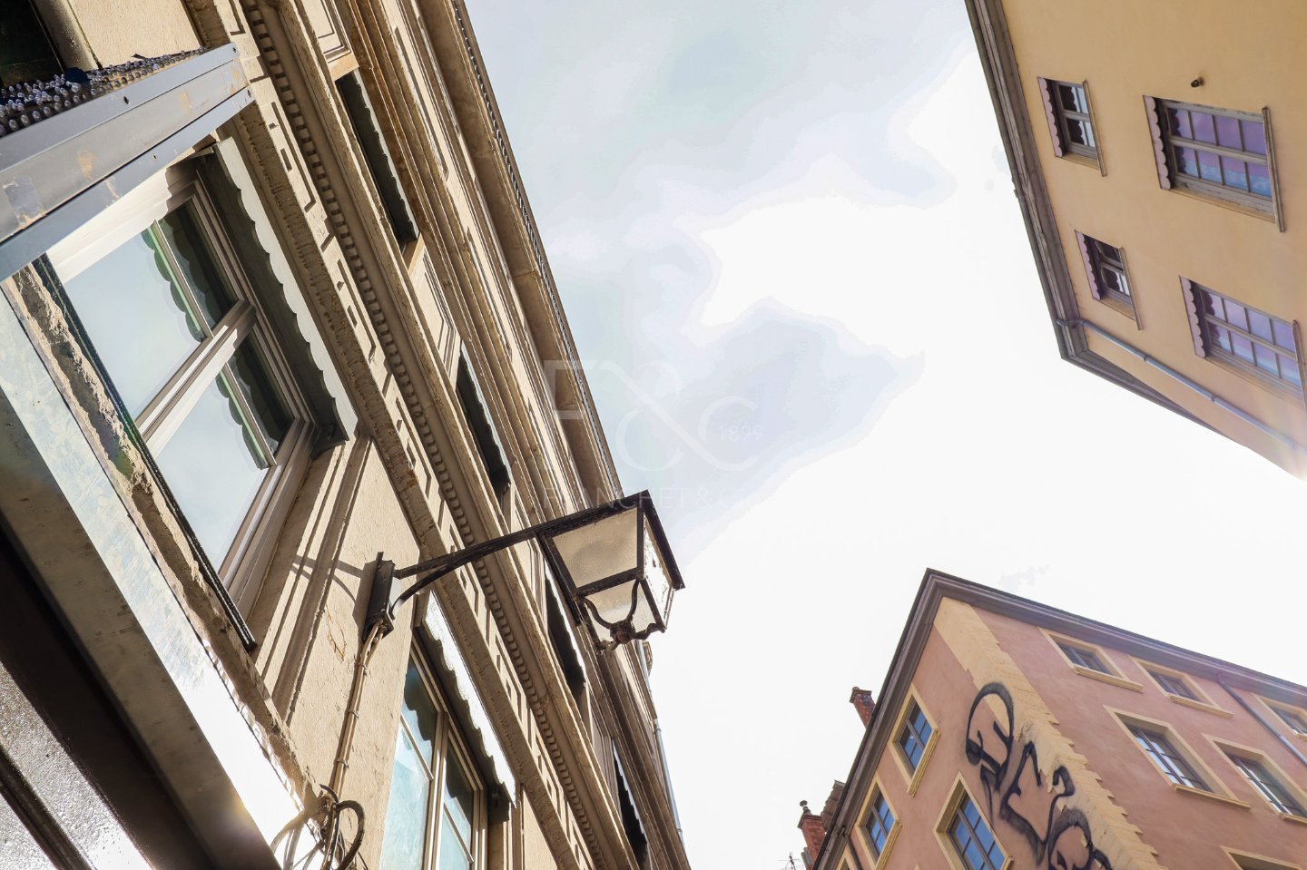 Local commercial avec studio à l étage