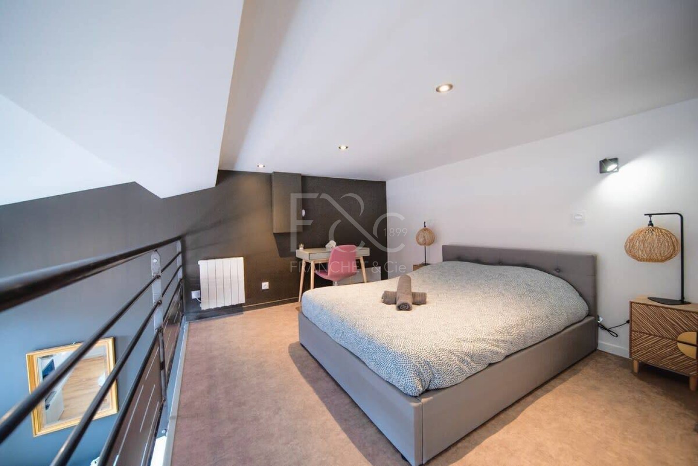  Vendre - Studio Meubl avec Mezzanine et Charme Industriel - Lyon 4me | 266 000