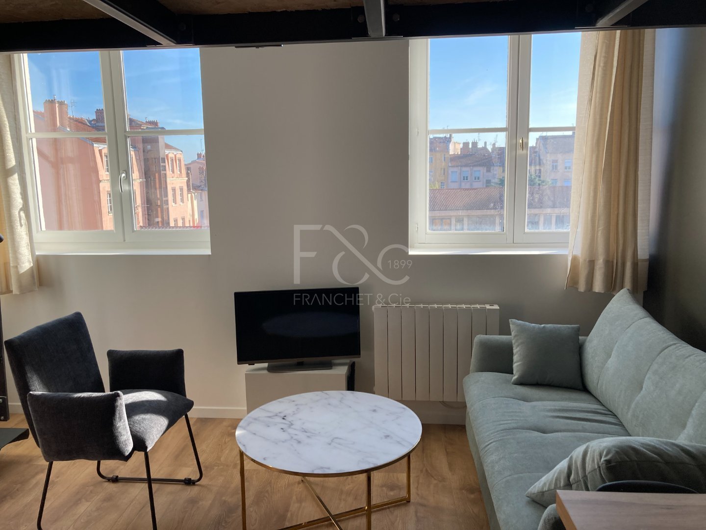  Vendre - Studio Meubl avec Mezzanine et Charme Industriel - Lyon 4me | 266 000