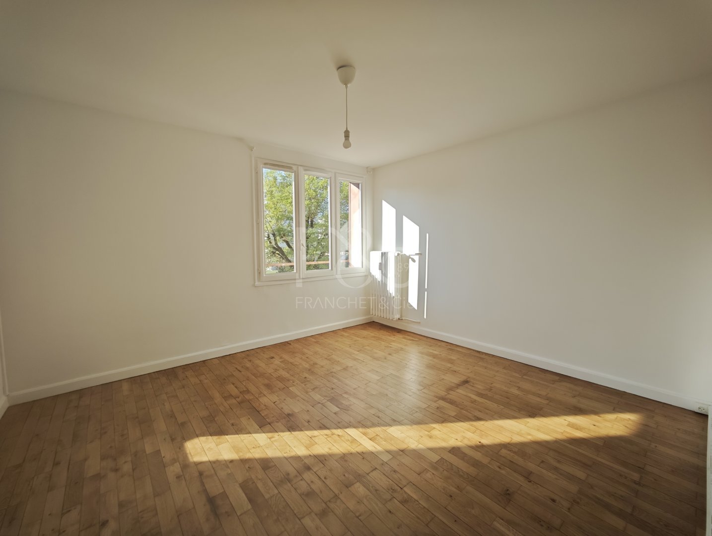 APPARTEMENT T2 A LOUER - DECINES CHARPIEU - 40.87 m2 - 685 &euro; charges comprises par mois