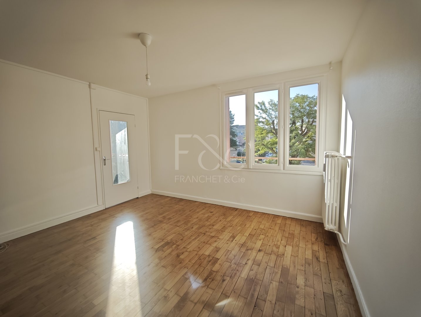 APPARTEMENT T2 A LOUER - DECINES CHARPIEU - 40.87 m2 - 685 &euro; charges comprises par mois