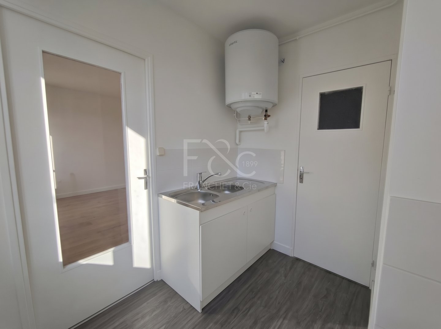APPARTEMENT T2 A LOUER - DECINES CHARPIEU - 40.87 m2 - 685 &euro; charges comprises par mois