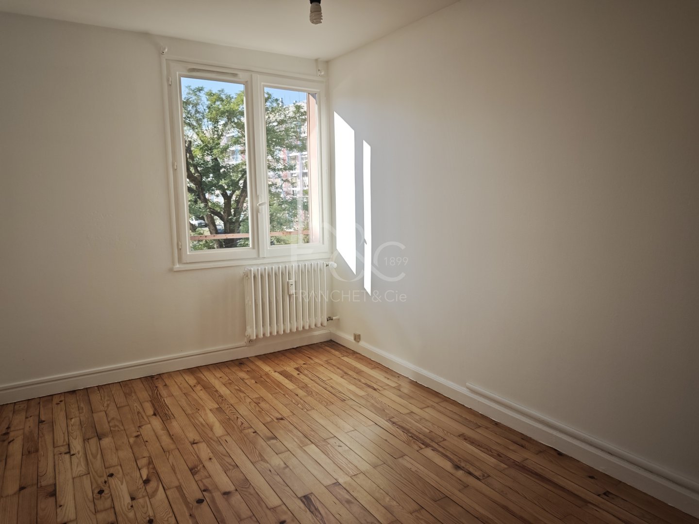 APPARTEMENT T2 A LOUER - DECINES CHARPIEU - 40.87 m2 - 685 &euro; charges comprises par mois