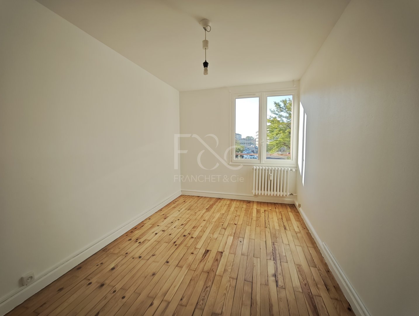 APPARTEMENT T2 A LOUER - DECINES CHARPIEU - 40.87 m2 - 685 &euro; charges comprises par mois