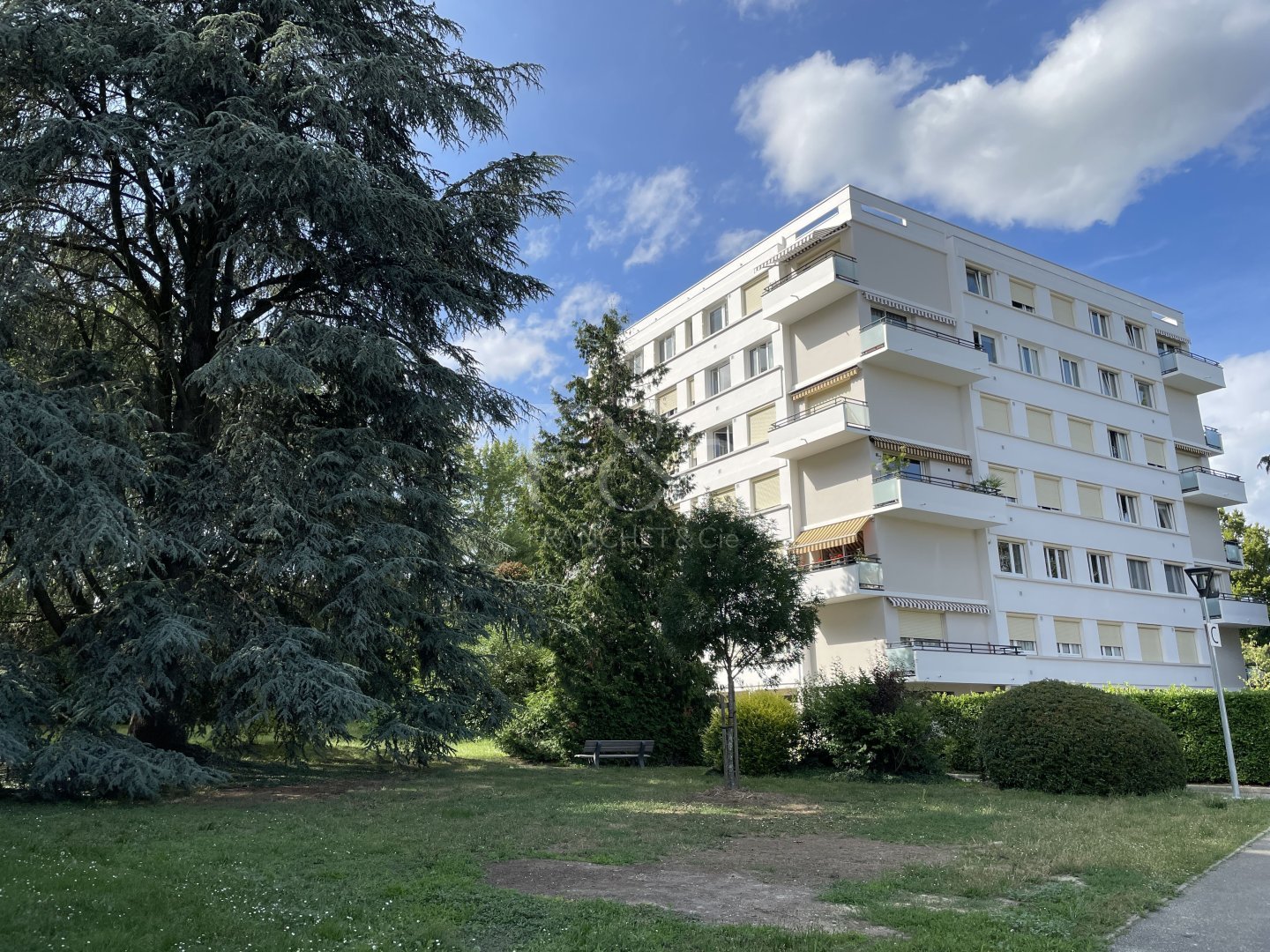 APPARTEMENT T2 A LOUER - ECULLY - 50.44 m2 - 850€ charges comprises par mois