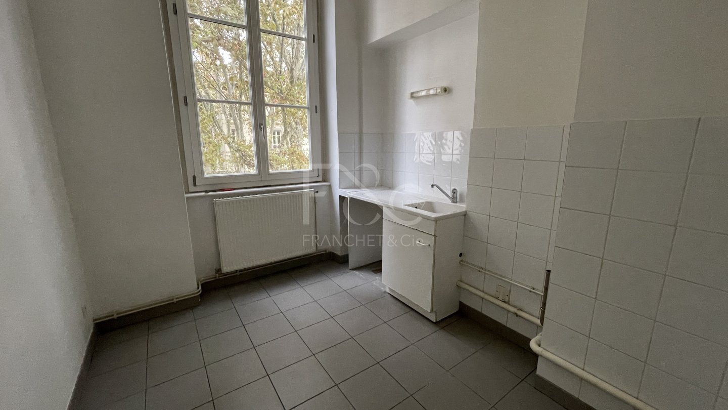 APPARTEMENT T2 A LOUER - LYON 2EME ARRONDISSEMENT - 40.06 m2 - 747 &euro; charges comprises par mois
