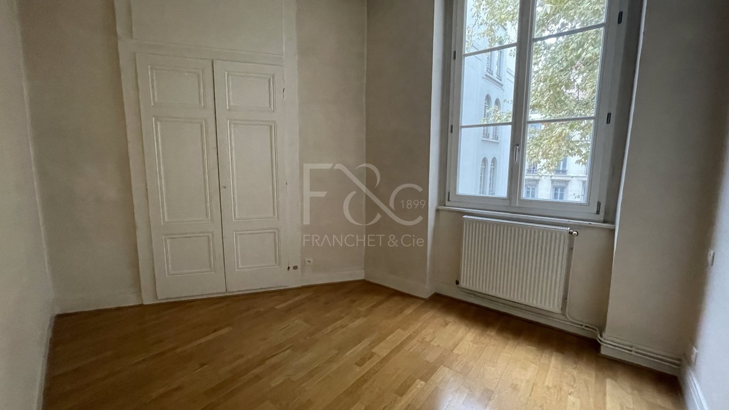 APPARTEMENT T2 A LOUER - LYON 2EME ARRONDISSEMENT - 40.06 m2 - 747 &euro; charges comprises par mois