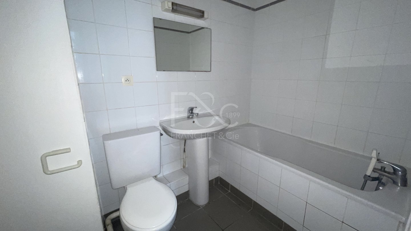 APPARTEMENT T2 A LOUER - LYON 2EME ARRONDISSEMENT - 40.06 m2 - 747 &euro; charges comprises par mois