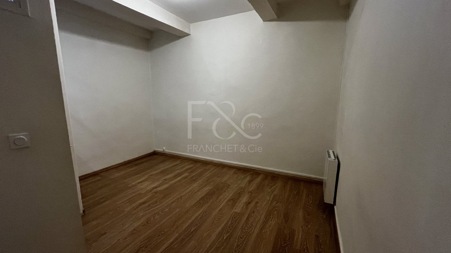 APPARTEMENT T2 A LOUER - LYON 2EME ARRONDISSEMENT Bellecour - 78.89 m2 - 1 169 &euro; charges comprises par mois