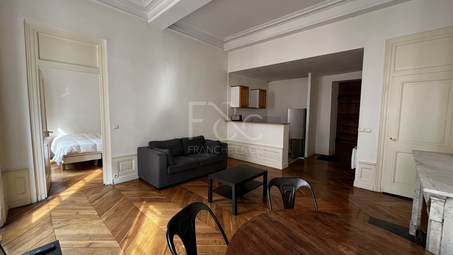 APPARTEMENT T2 A LOUER - LYON 2EME ARRONDISSEMENT - 55.59 m2 - 1 135 &euro; charges comprises par mois