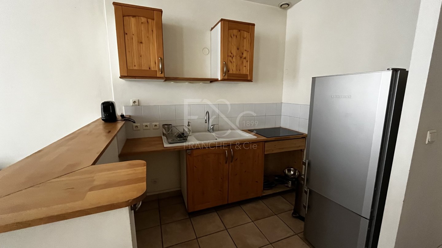 APPARTEMENT T2 A LOUER - LYON 2EME ARRONDISSEMENT - 55.59 m2 - 1 135 &euro; charges comprises par mois