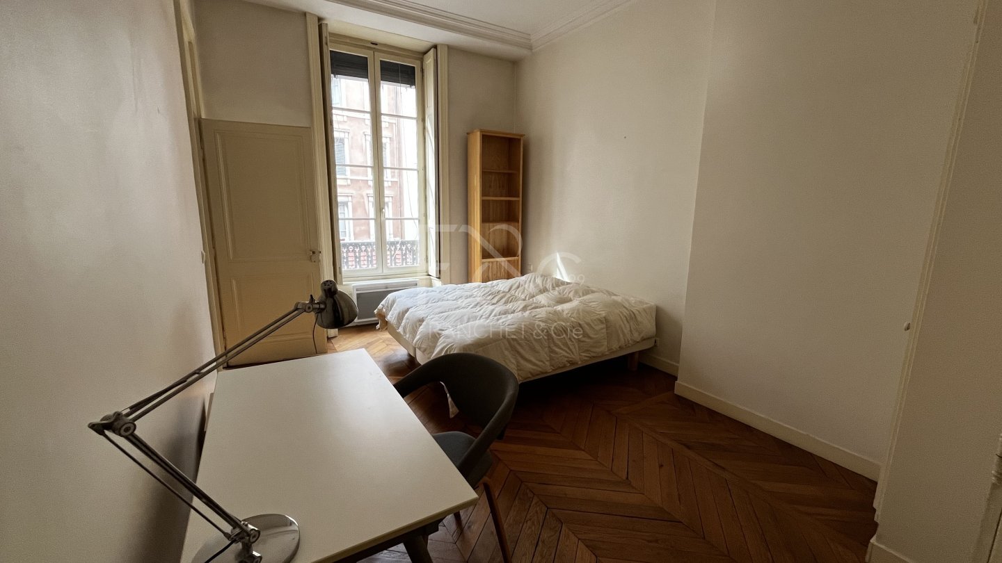 APPARTEMENT T2 A LOUER - LYON 2EME ARRONDISSEMENT - 55.59 m2 - 1 135 &euro; charges comprises par mois