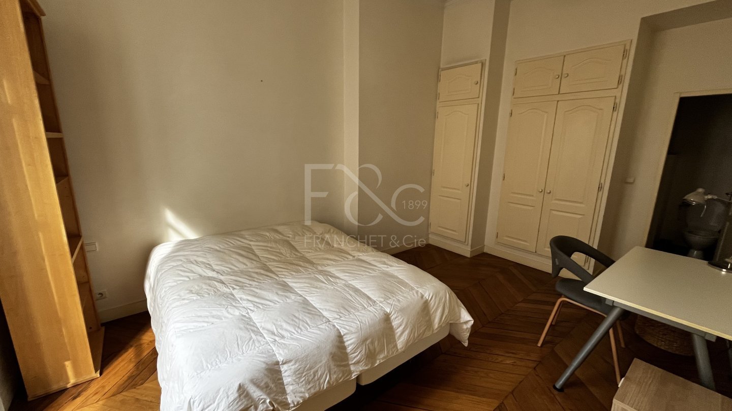 APPARTEMENT T2 A LOUER - LYON 2EME ARRONDISSEMENT - 55.59 m2 - 1 135 &euro; charges comprises par mois