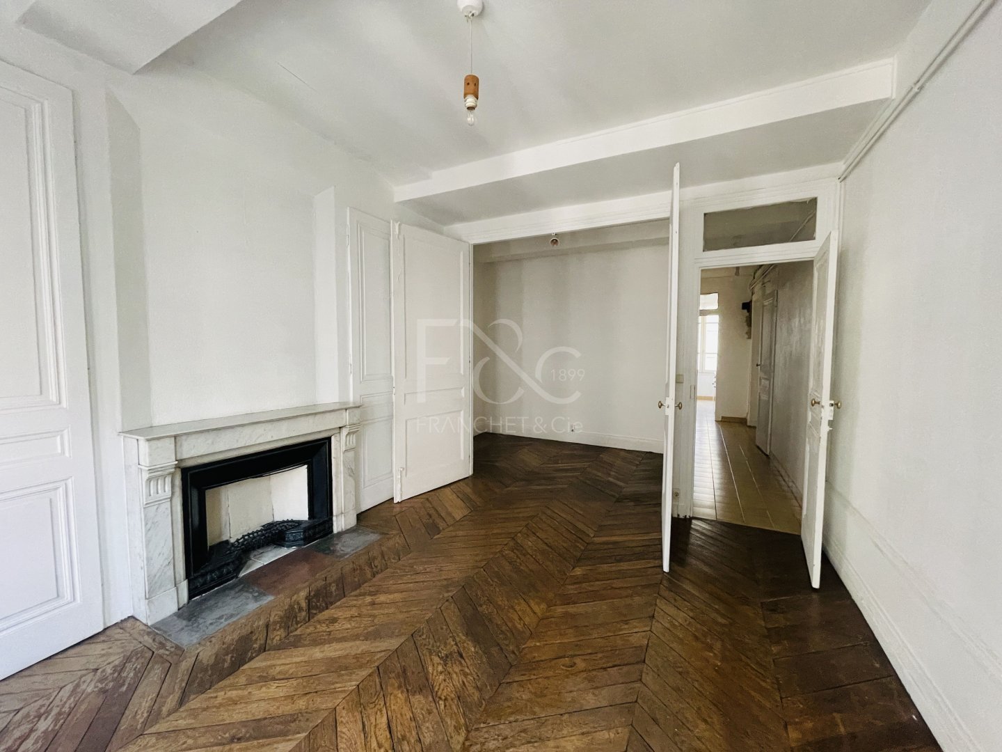 APPARTEMENT T2 A LOUER - LYON 2EME ARRONDISSEMENT - 54.57 m2 - 869 &euro; charges comprises par mois