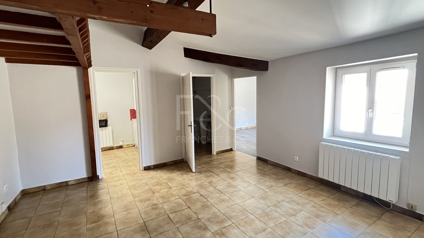 APPARTEMENT T2 A LOUER - LYON 2EME ARRONDISSEMENT - 44.58 m2 - 808 &euro; charges comprises par mois