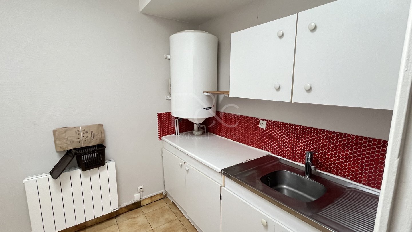 APPARTEMENT T2 A LOUER - LYON 2EME ARRONDISSEMENT - 44.58 m2 - 808 &euro; charges comprises par mois