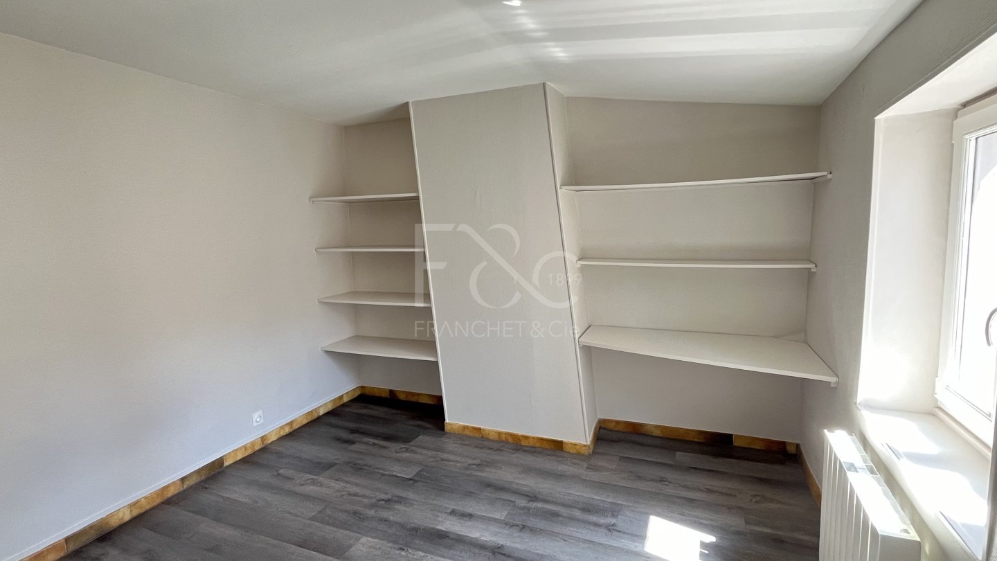 APPARTEMENT T2 A LOUER - LYON 2EME ARRONDISSEMENT - 44.58 m2 - 808 &euro; charges comprises par mois