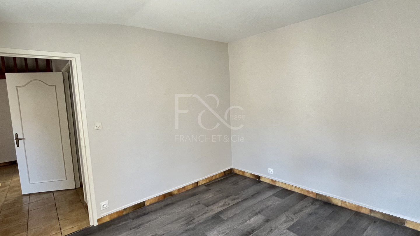 APPARTEMENT T2 A LOUER - LYON 2EME ARRONDISSEMENT - 44.58 m2 - 808 &euro; charges comprises par mois