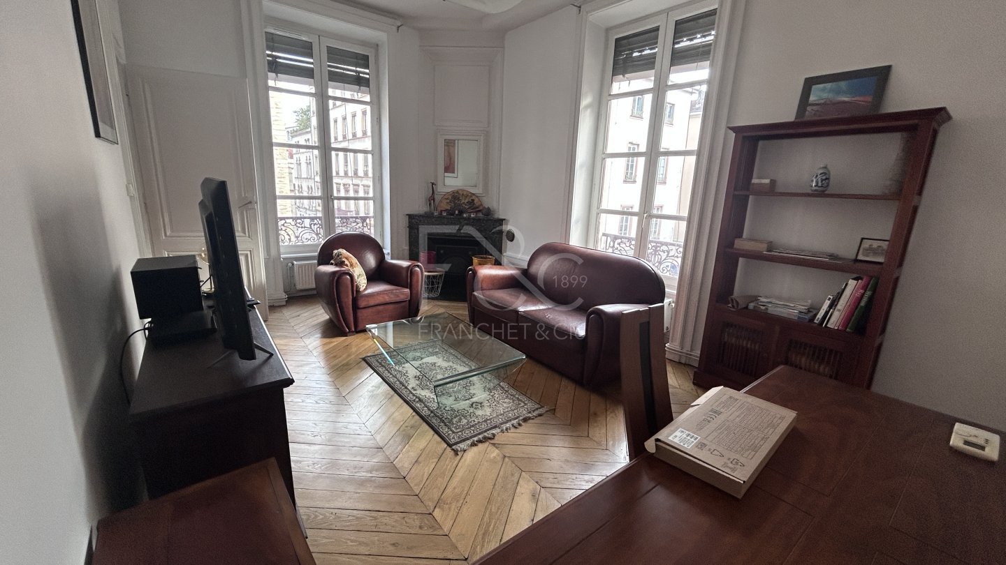 APPARTEMENT T2 A LOUER - LYON 2EME ARRONDISSEMENT - 62.63 m2 - 1 297 &euro; charges comprises par mois