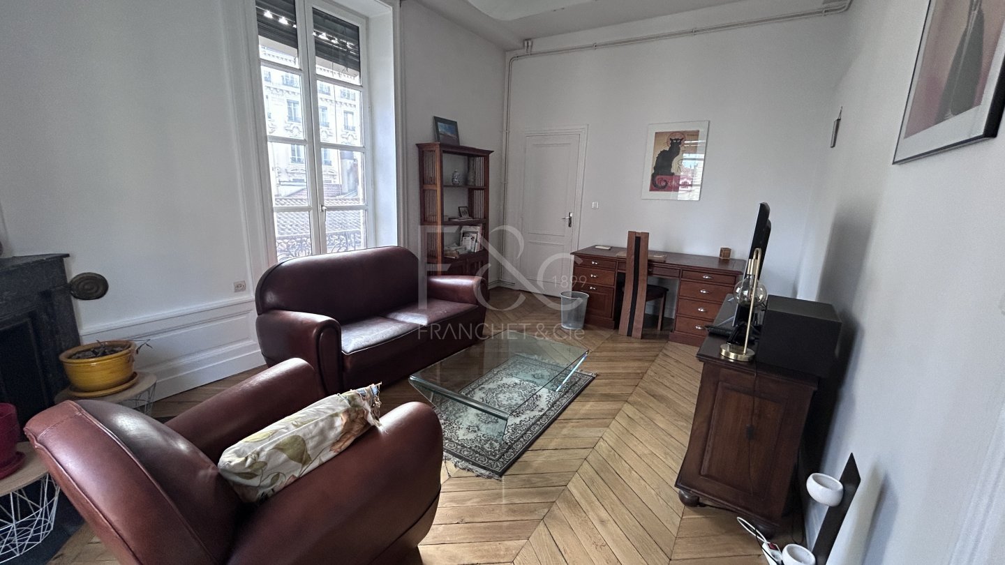APPARTEMENT T2 A LOUER - LYON 2EME ARRONDISSEMENT - 62.63 m2 - 1 297 &euro; charges comprises par mois