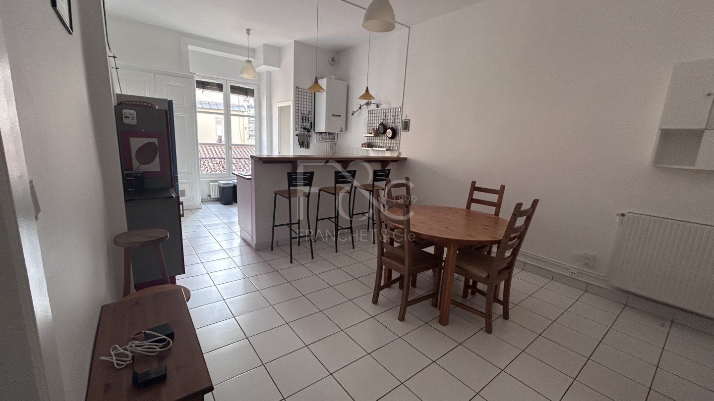 APPARTEMENT T2 A LOUER - LYON 2EME ARRONDISSEMENT - 62.63 m2 - 1 297 &euro; charges comprises par mois