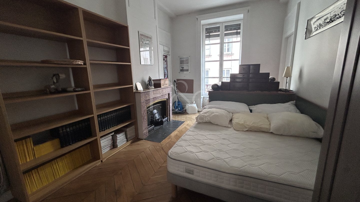 APPARTEMENT T2 A LOUER - LYON 2EME ARRONDISSEMENT - 62.63 m2 - 1 297 &euro; charges comprises par mois