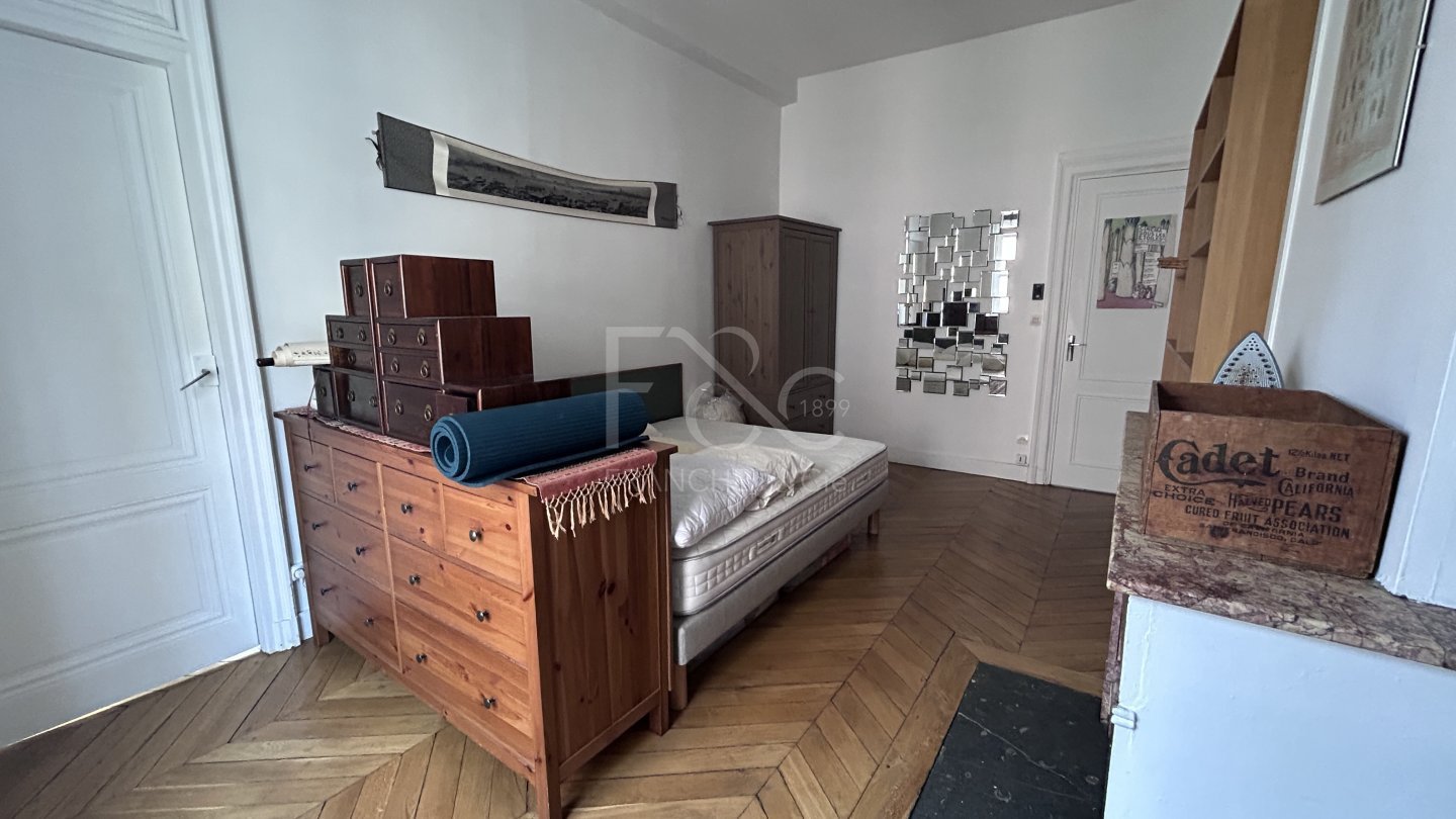 APPARTEMENT T2 A LOUER - LYON 2EME ARRONDISSEMENT - 62.63 m2 - 1 297 &euro; charges comprises par mois