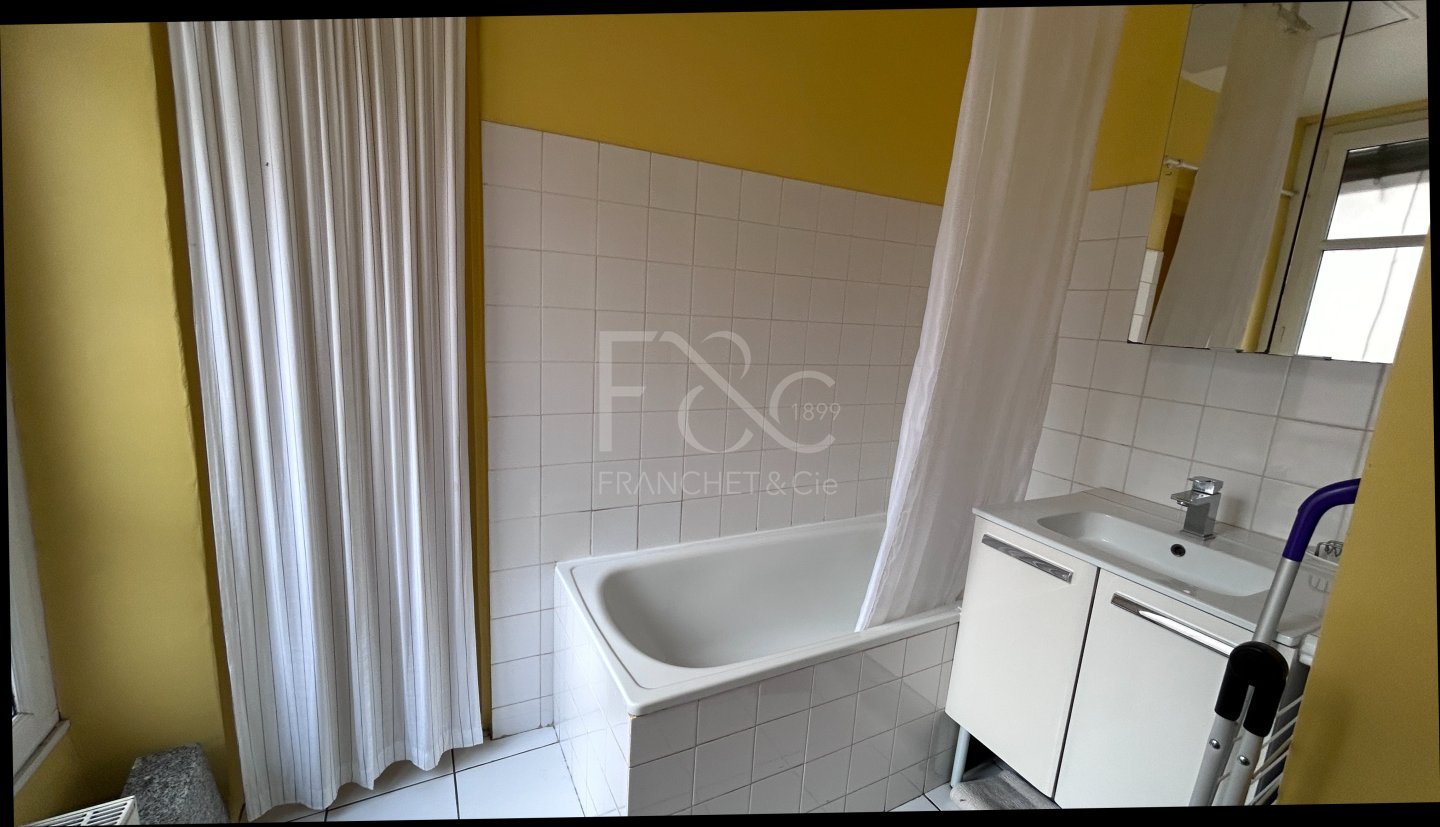 APPARTEMENT T2 A LOUER - LYON 2EME ARRONDISSEMENT - 62.63 m2 - 1 297 &euro; charges comprises par mois