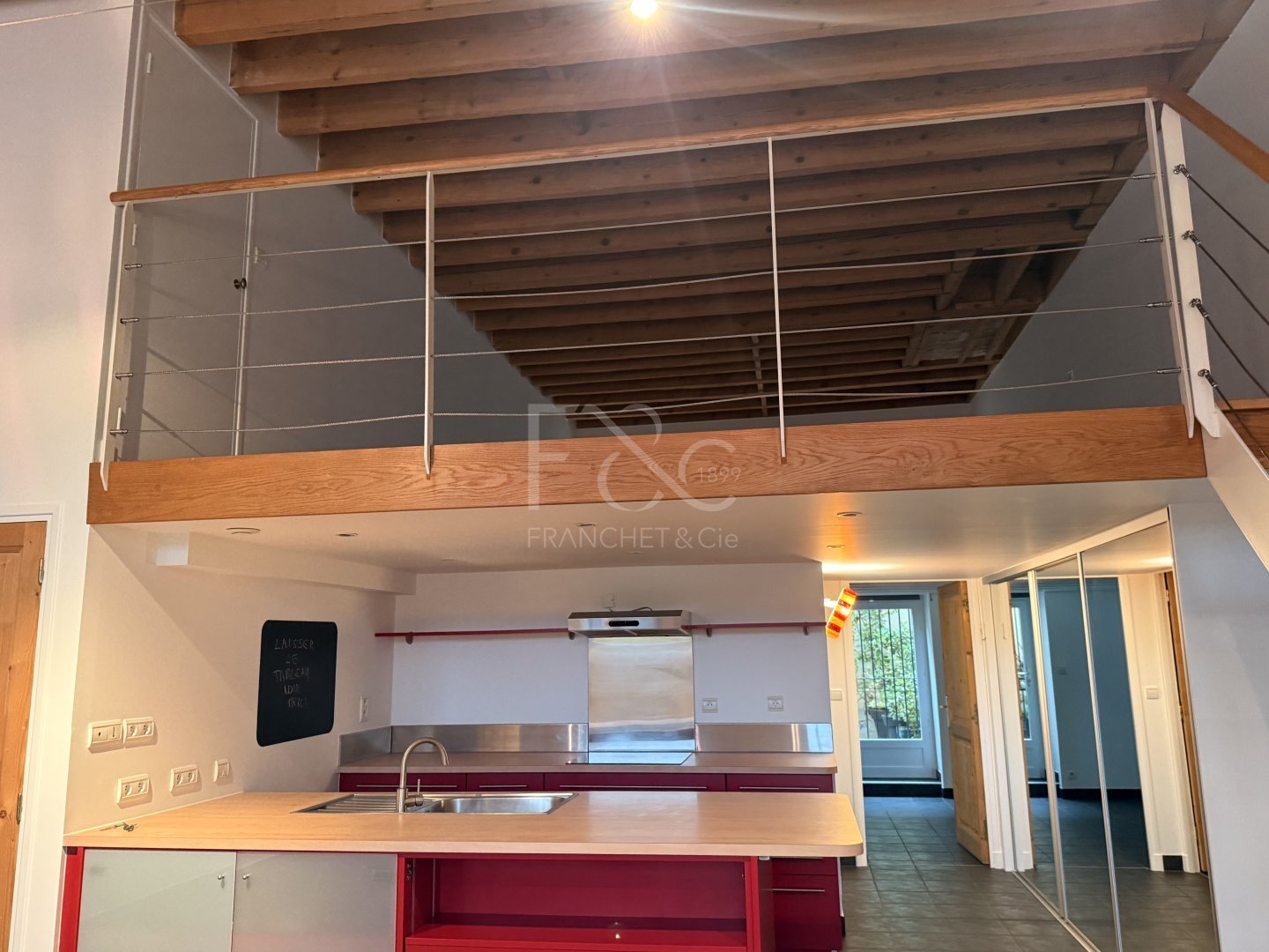 APPARTEMENT T2 A LOUER - LYON 2EME ARRONDISSEMENT - 102.36 m2 - 1 385 &euro; charges comprises par mois