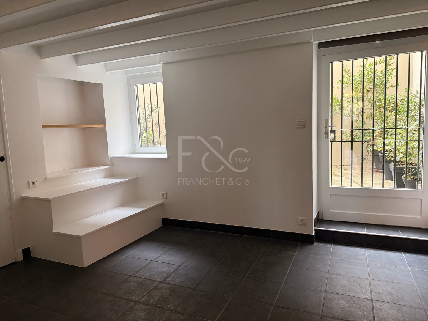 APPARTEMENT T2 A LOUER - LYON 2EME ARRONDISSEMENT - 102.36 m2 - 1 385 &euro; charges comprises par mois