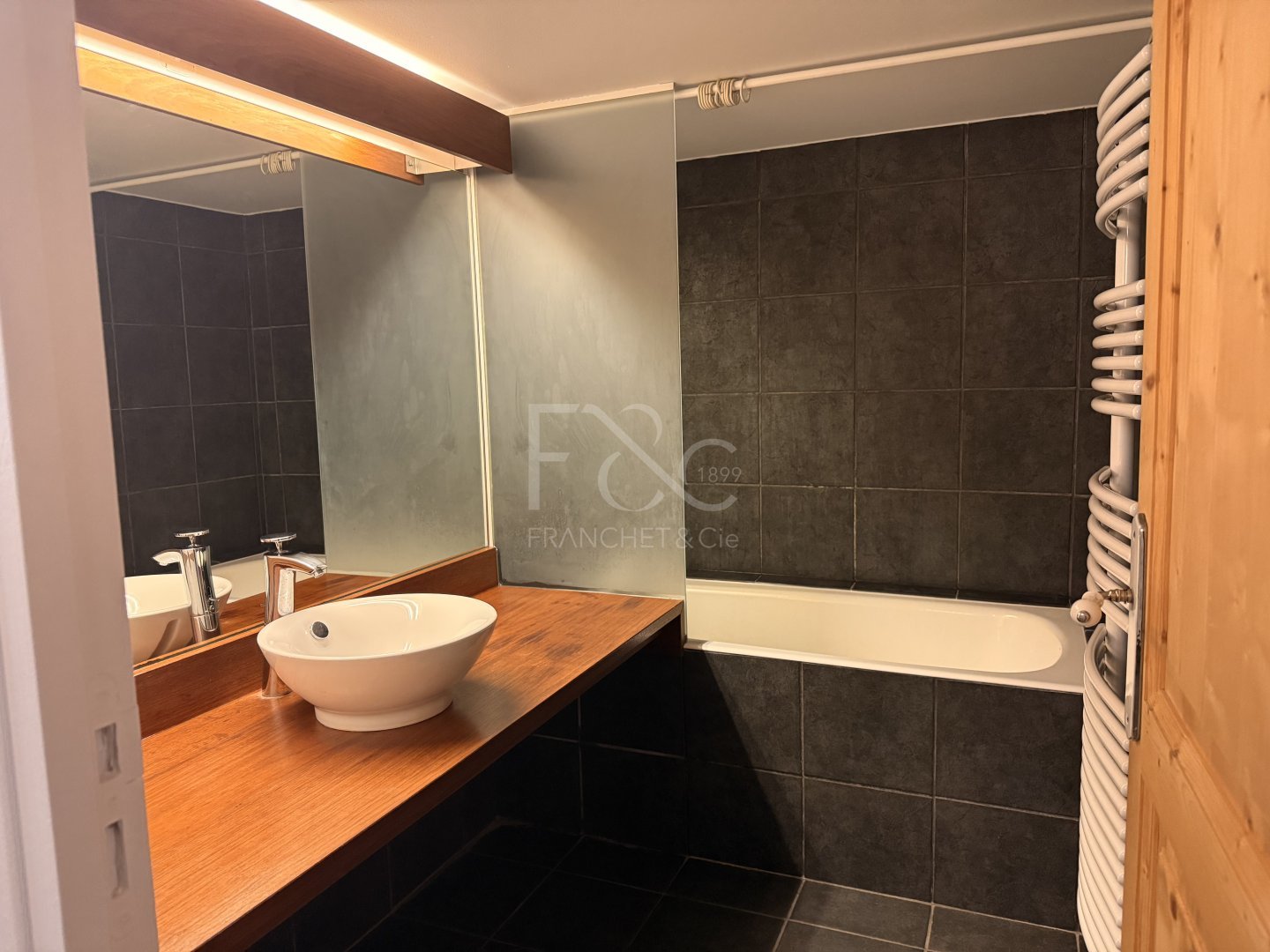 APPARTEMENT T2 A LOUER - LYON 2EME ARRONDISSEMENT - 102.36 m2 - 1 385 &euro; charges comprises par mois