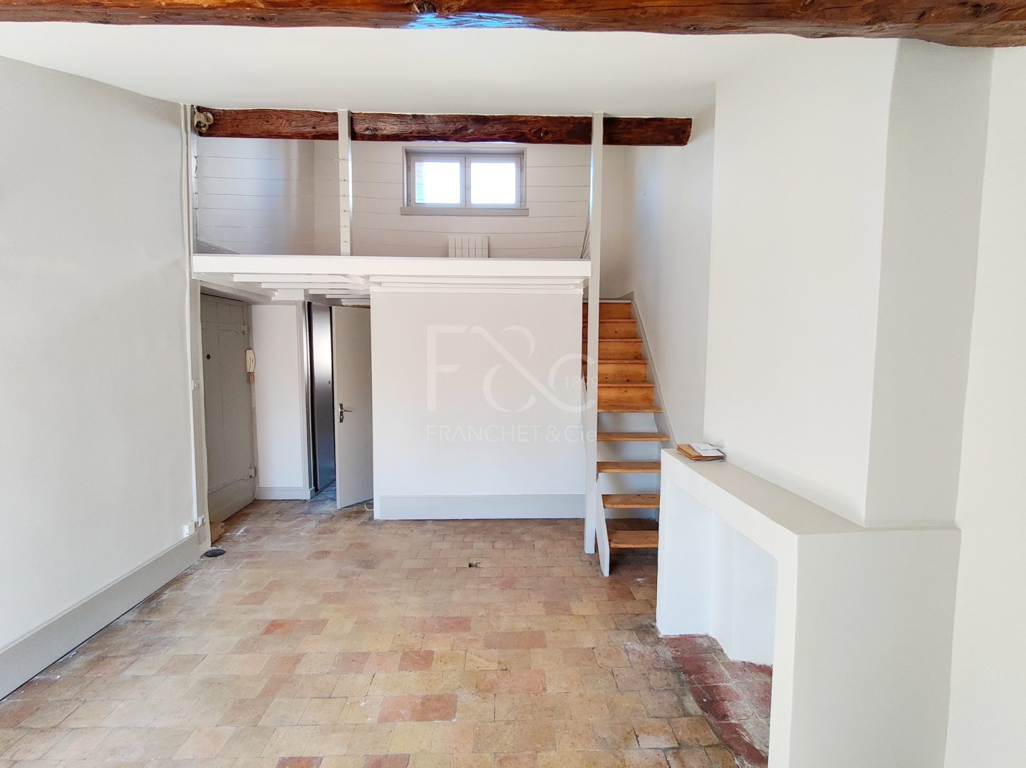 APPARTEMENT T2 A LOUER - LYON 2EME ARRONDISSEMENT - 49.17 m2 - 880€ charges comprises par mois