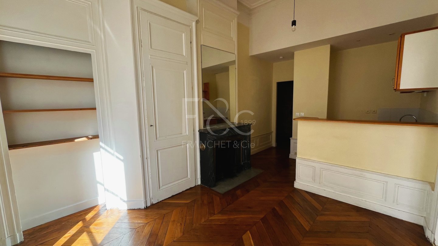 APPARTEMENT T2 A LOUER - LYON 2EME ARRONDISSEMENT - 40.7 m2 - 725€ charges comprises par mois