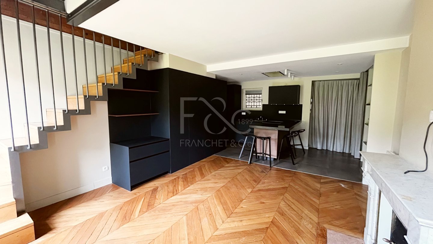 APPARTEMENT T2 A LOUER - LYON 2EME ARRONDISSEMENT Ampere-Ainay - 53.25 m2 - 1169€ charges comprises par mois
